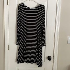Old Navy L long sleeve black white stripe dress